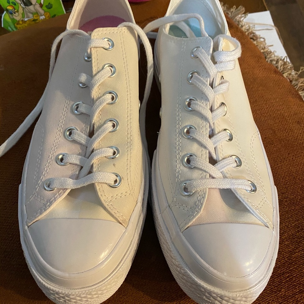 Color changing converse